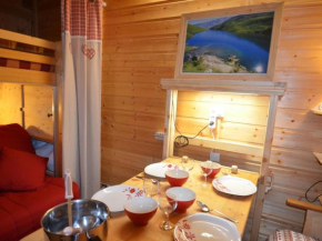 Studio chalet cosy aux Menuires - 2 pers, skis aux pieds, vue montagne, cuisine équipée - FR-1-452-283